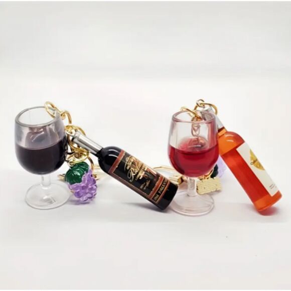 3D Wine Bottle Glass Grapes Keychain Bag Hang Tag Clip - Picture 4 of 4